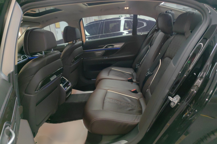 宝马7系 2019款 改款 730Li 豪华套装中控内饰7004