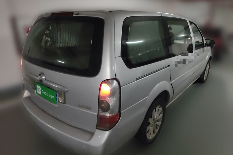 别克GL8 2011款 2.4L CT舒适版车身外观6005