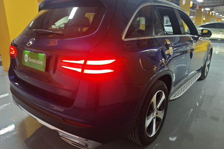 奔驰GLC 2016款 GLC 300 4MATIC 动感型车身外观7