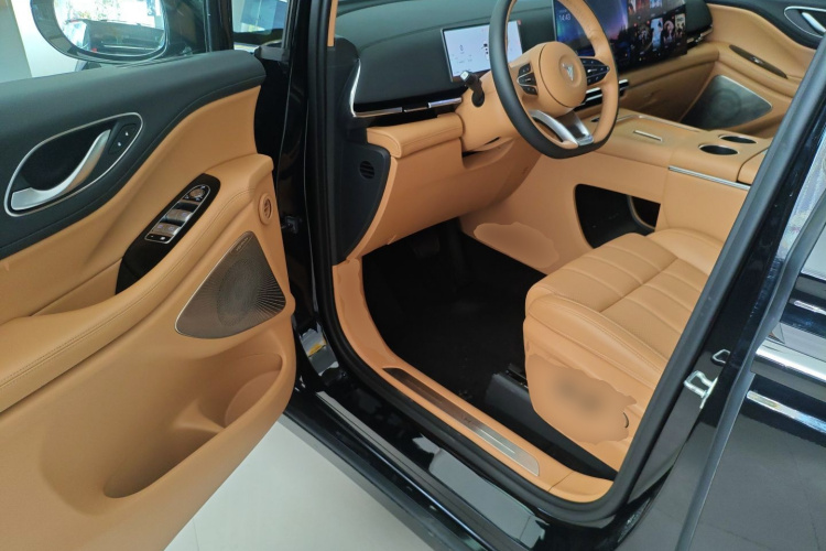 岚图汽车 岚图梦想家 2025款 PHEV 四驱尊贵鲲鹏版中控内饰20