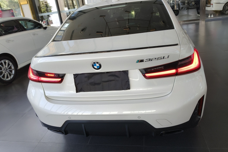 宝马3系 2023款 325Li M运动曜夜套装车身外观6