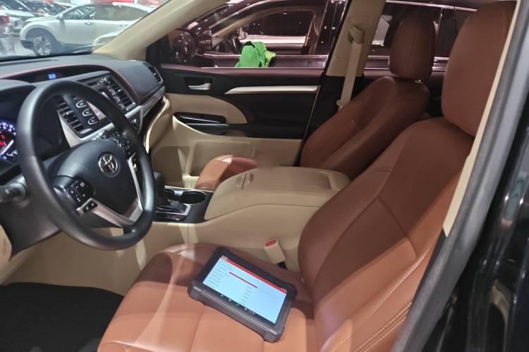 丰田 汉兰达 2017款 2.0T 两驱精英版 5座局部细节19