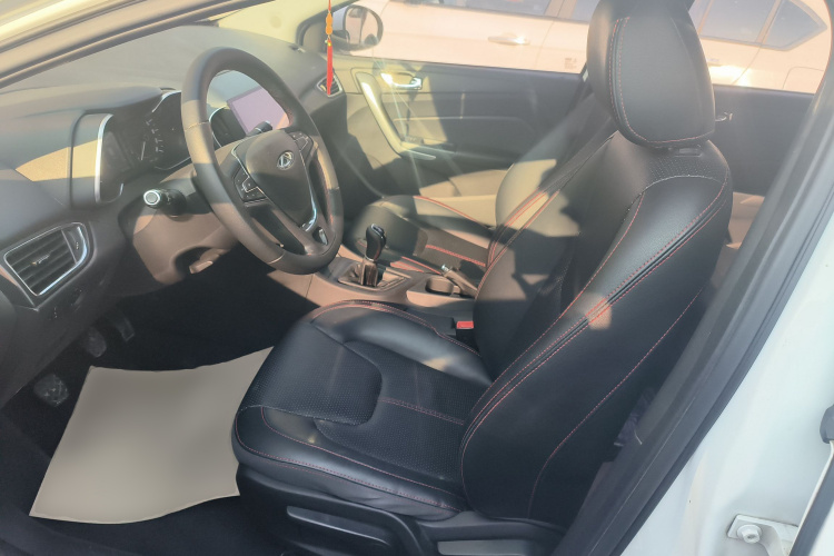 奇瑞 艾瑞泽5 2017款 1.5L 手动领潮版中控内饰19