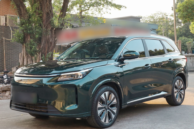 蓝电E5 PLUS 2025款 165km 长续航旅行定制版 7座车身外观1