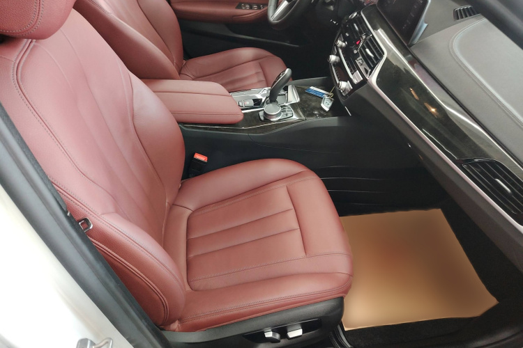 宝马5系 2020款 530Li 领先型 M运动套装局部细节41