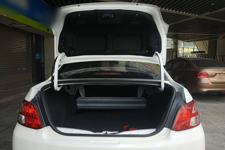 标致301 2016款 1.6L 手动舒适版局部细节23