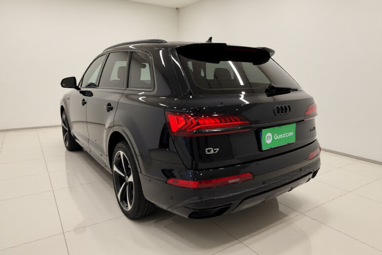 奥迪Q7 2022款 55 TFSI quattro S line运动型车身外观5