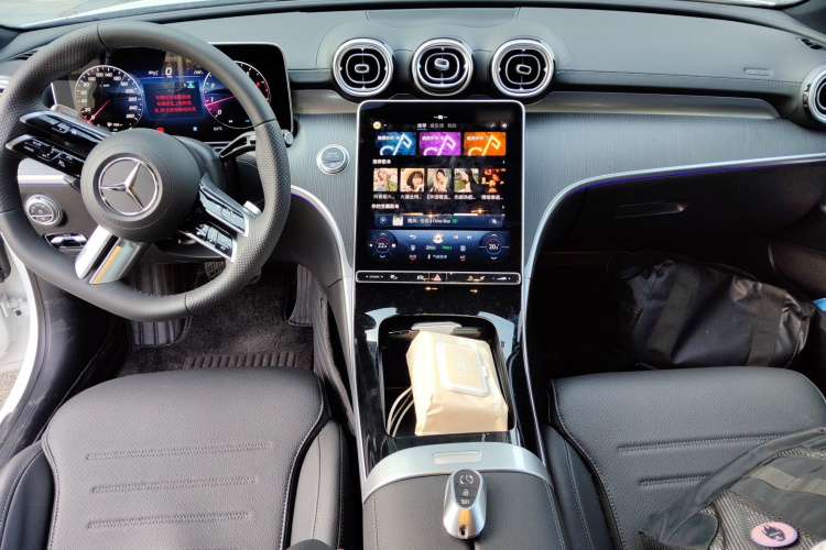 奔驰C级 2025款 改款 C 260 L 皓夜运动版中控内饰12