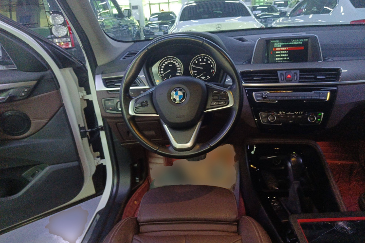 宝马X1 2019款 sDrive18Li 尊享型中控内饰13