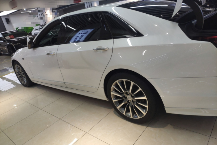 凯迪拉克CT6 2022款 28T 尊贵型车身外观4
