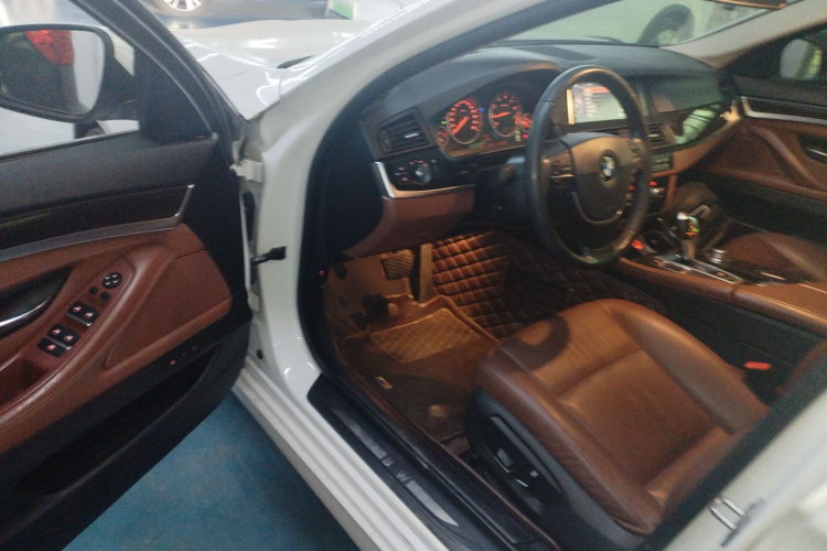 宝马5系 2014款 525Li 领先型中控内饰20