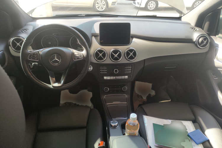 奔驰B级 2019款 B 200 动感型中控内饰7002