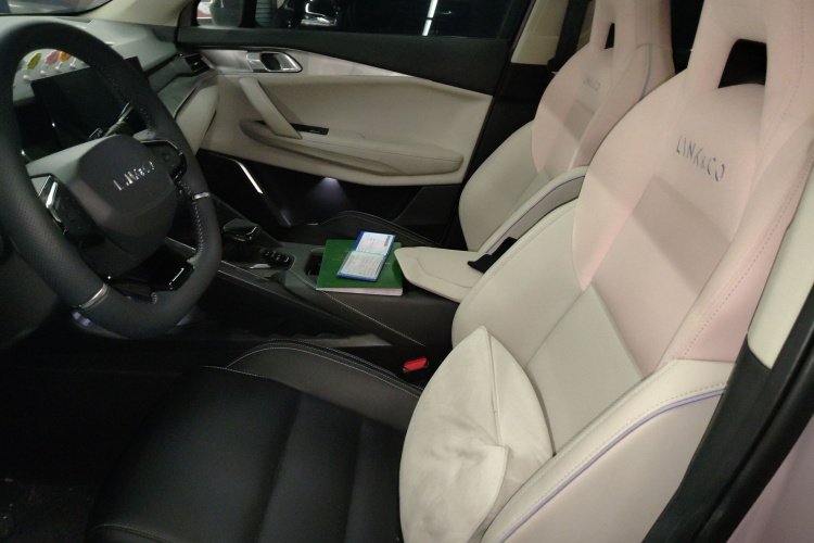 领克06 2021款 1.5T Shero粉色特别版中控内饰19