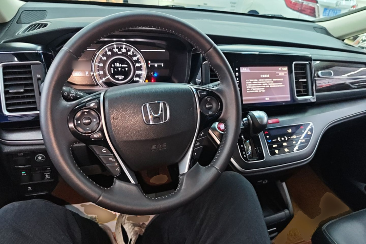 本田 艾力绅 2016款 2.4L 豪华版中控内饰7002