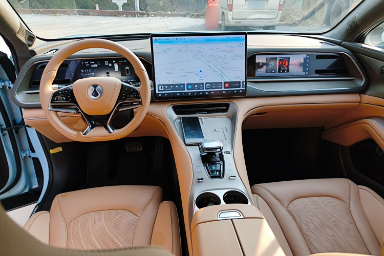 腾势N7 2024款 630 四驱智驾Max版中控内饰7002