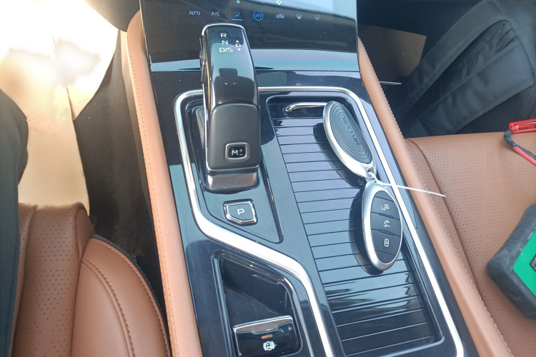 奔腾T99 2023款 2.0T 自动尊享型（6AT）局部细节18