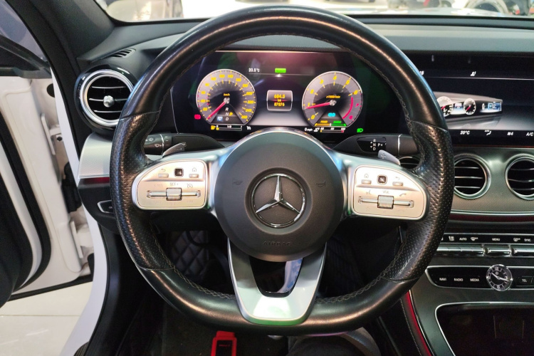 奔驰E级(进口) 2020款 改款 E 260 运动版局部细节13