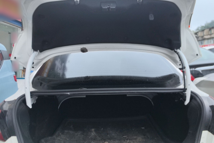 福特 福克斯 2015款 三厢 1.6L 自动风尚型机舱底盘23