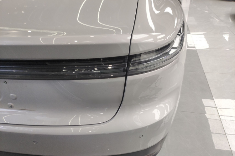 蔚来ET7 2022款 75kWh车身外观9