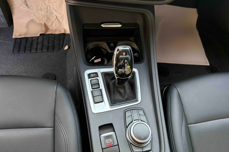 宝马1系 2022款 120i M运动版中控内饰7004