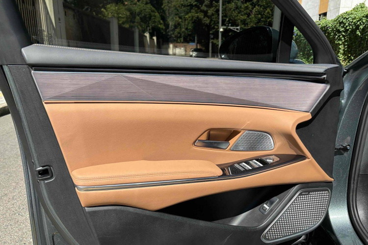 比亚迪 汉L 2025款 DM-p 四驱激光雷达旗舰型中控内饰7010