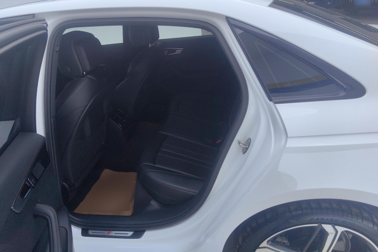 奥迪A4L 2024款 40 TFSI 豪华动感型中控内饰21