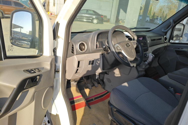 江汽集团 星锐 2022款 2.0T节油王PLUS快运版短轴6-7座HFC4DB3-2E4中控内饰20