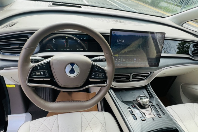 腾势D9 2022款 DM-i 970 四驱旗舰型中控内饰7004