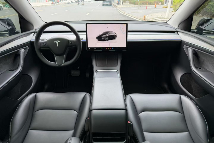 特斯拉 Model Y 2023款 后轮驱动版中控内饰7002