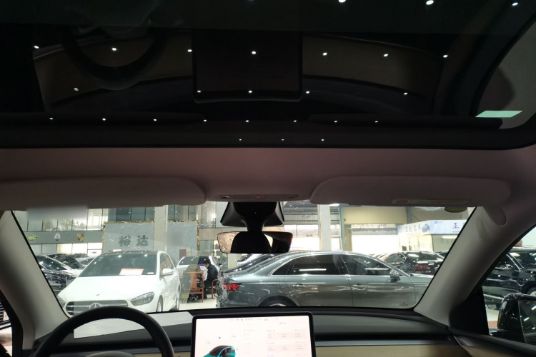 特斯拉 Model Y 2022款 后轮驱动版中控内饰22