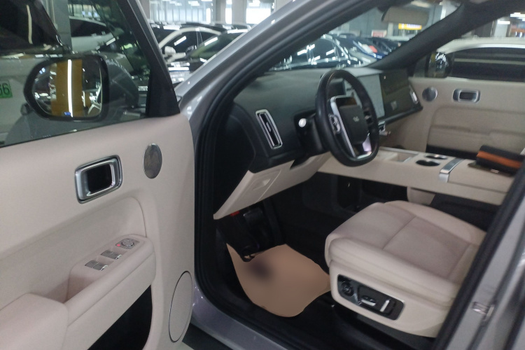 理想汽车 理想L9 2024款 Ultra中控内饰20