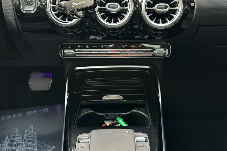 奔驰A级AMG 2019款 AMG A 35 L 4MATIC中控内饰7006