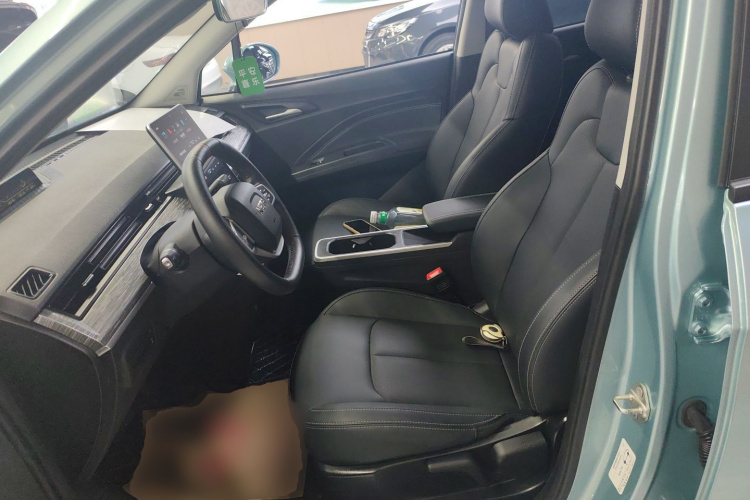 哪吒汽车 哪吒V 2022款 潮 400 Lite中控内饰19