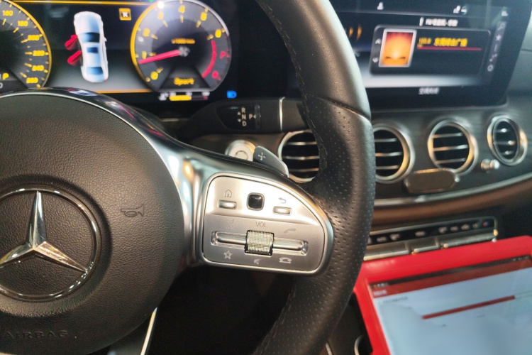 奔驰E级 2019款 改款 E 300 L 运动时尚型局部细节18