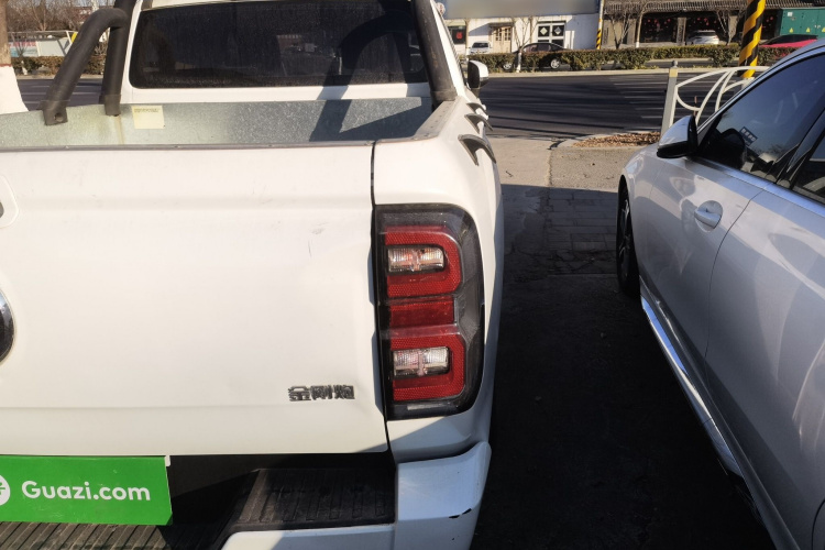 长城 金刚炮 2022款 2.0T手动柴油两驱精英型长箱GW4D20M车身外观9