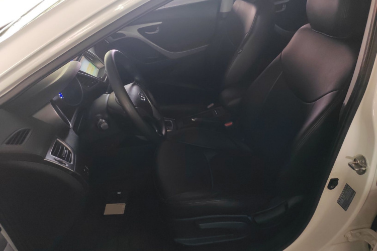 现代 朗动 2015款 1.6L 自动时尚型中控内饰19