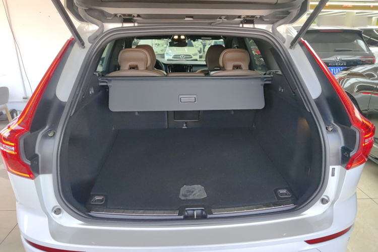 沃尔沃XC60 2024款 B5 四驱智远豪华版机舱底盘23