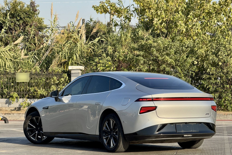 小鹏P7 2022款 480N+车身外观6006