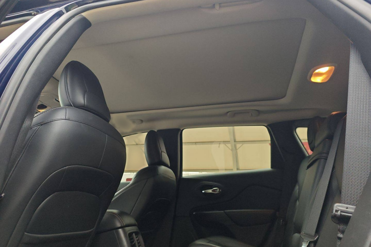 Jeep 自由光 2017款 2.4L 领先智能版中控内饰7004