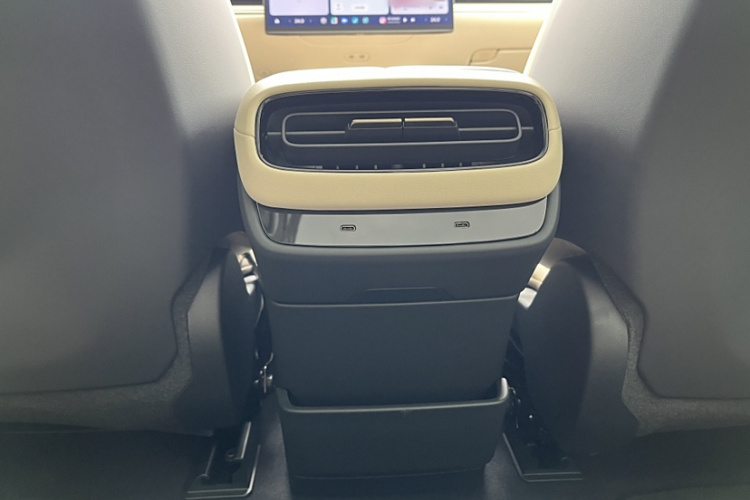 小米汽车 小米SU7 2024款 后驱长续航智驾版中控内饰7003