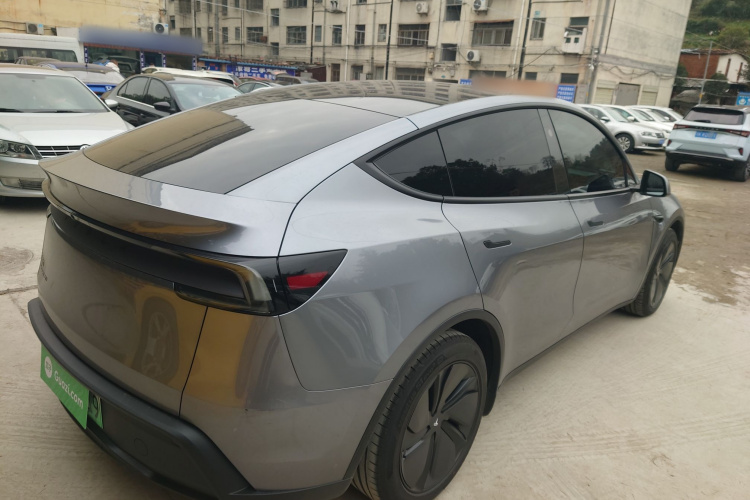 特斯拉 Model Y 2025款 改款 长续航全轮驱动版车身外观7