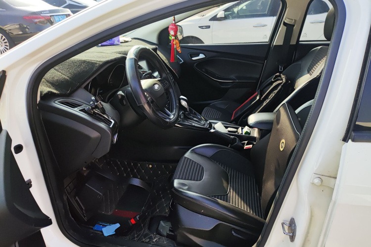 福特 福克斯 2017款 两厢 1.6L 自动风尚型智行版局部细节19