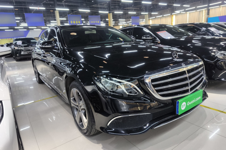 奔驰E级 2019款 E 260 L 运动型车身外观3