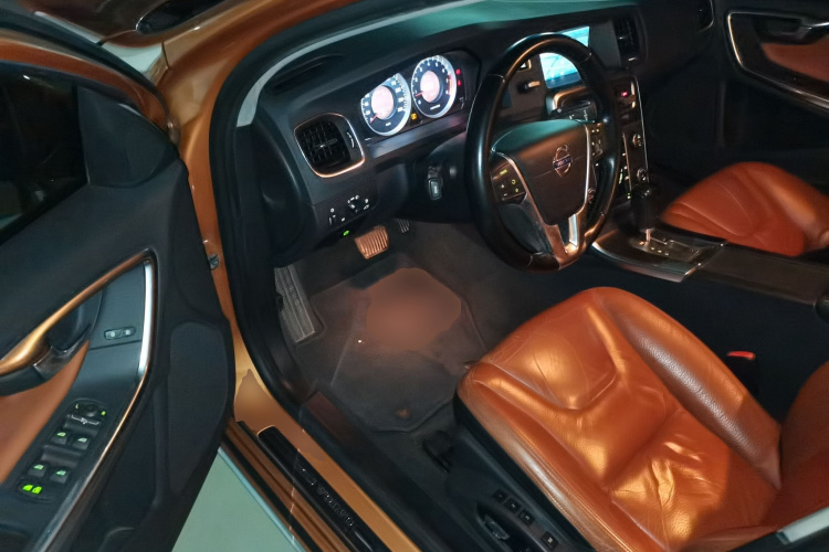 沃尔沃S60(进口) 2012款 T5 智雅版中控内饰20