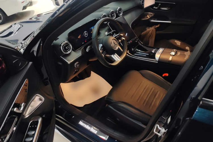 奔驰C级 2022款 C 260 L 皓夜运动版中控内饰19