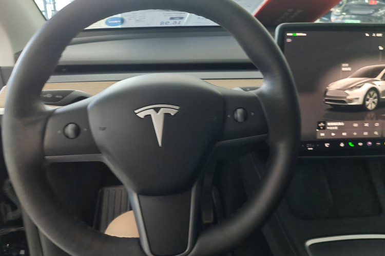 特斯拉 Model Y 2022款 改款 后轮驱动版中控内饰7008