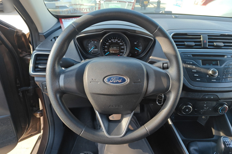 福特 福睿斯 2019款 改款 1.5L 手动质享型（胎压监测） 国VI局部细节13