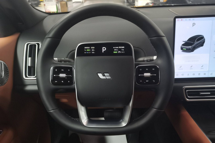 理想汽车 理想L9 2025款 Pro 智能焕新版中控内饰13