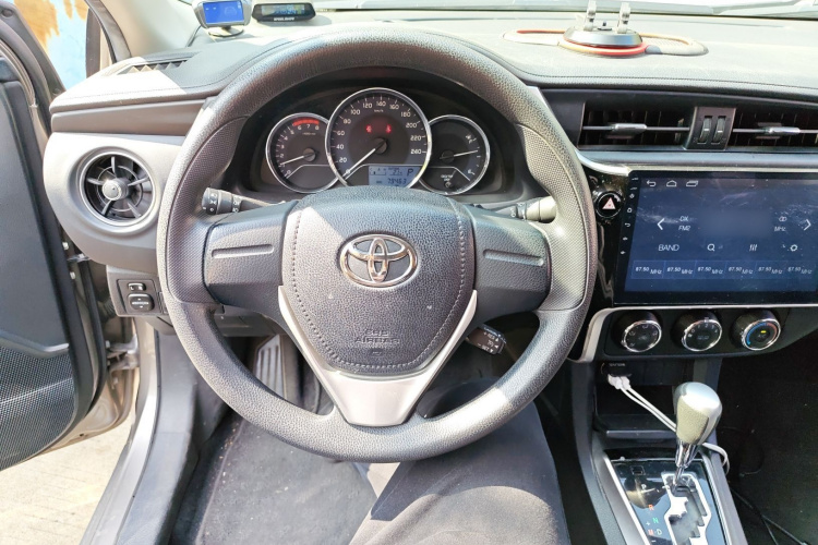 丰田 卡罗拉 2018款 1.2T S-CVT GL智享版中控内饰13