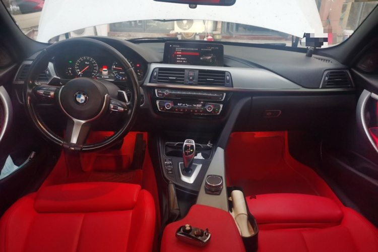 宝马3系 2019款 320i M运动曜夜版中控内饰7002